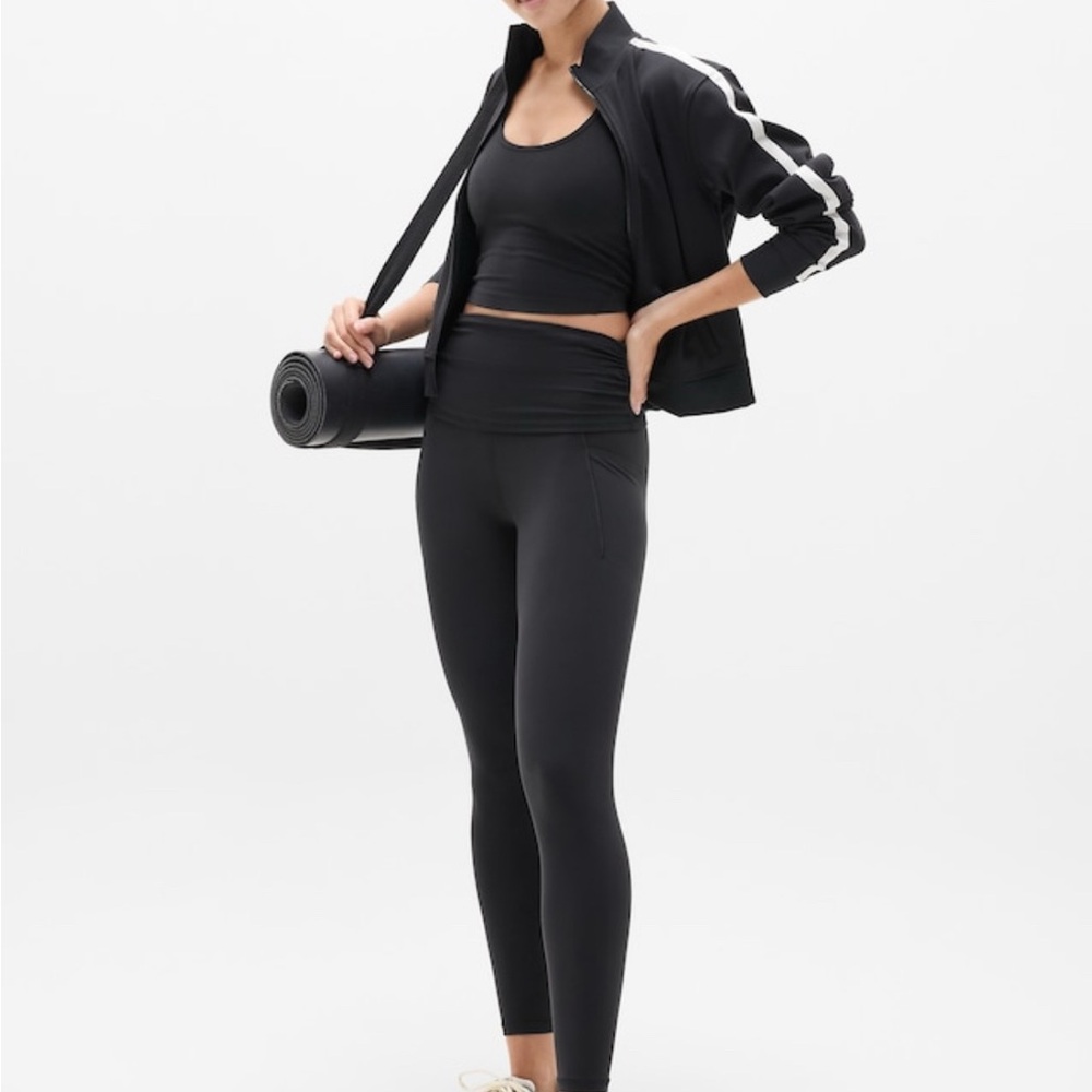 Athleta Salutation Stash Fold Over 7/8 Legging black medium